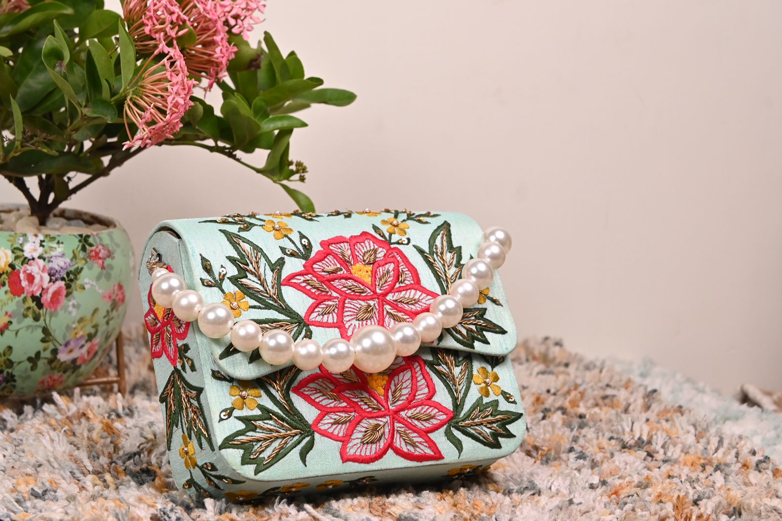 https://baggout.com/blog/2024/07/23/top-embroidered-handbags-websites-in-india/Top embroidered handbags websites in India