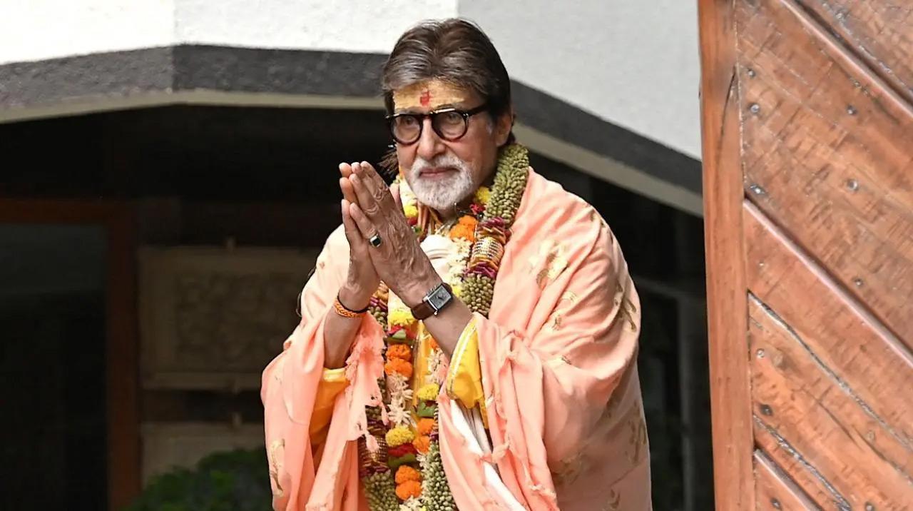 Amitabh Bachchan looks excited as he meets his fans outside Jalsa
