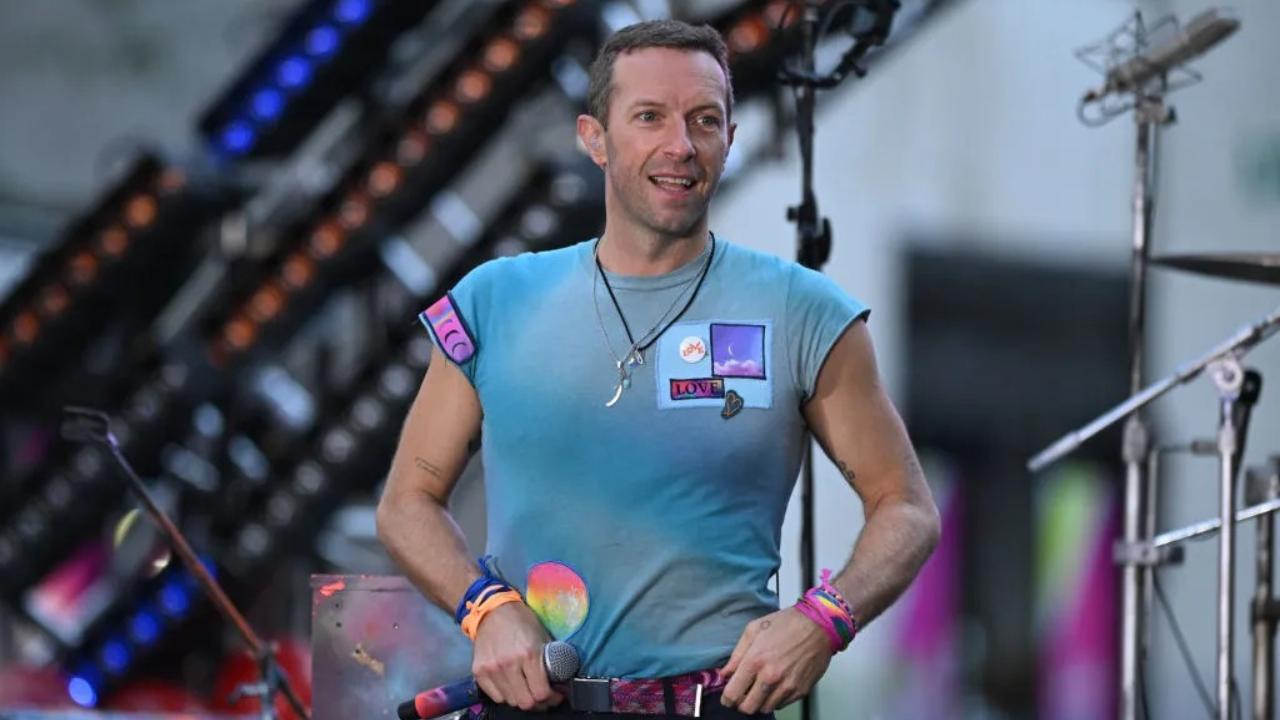 Chris Martin says `Punjabi Aa Gaye Oye` at Abu Dhabi Coldplay concert