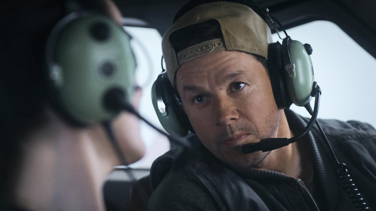 Mark Wahlberg, Michelle Dockery and Topher Grace cruise along on silly thrills