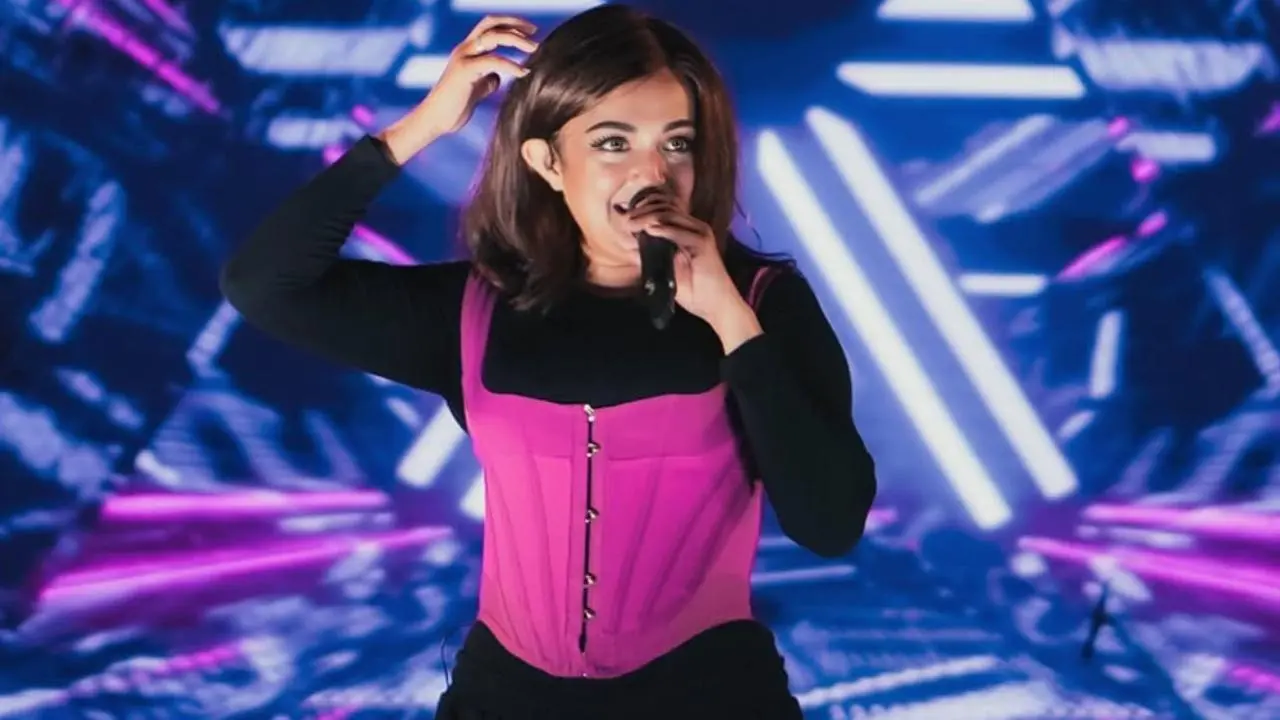 Singer Monali Thakur struggles to breathe during live performance, hospitalised