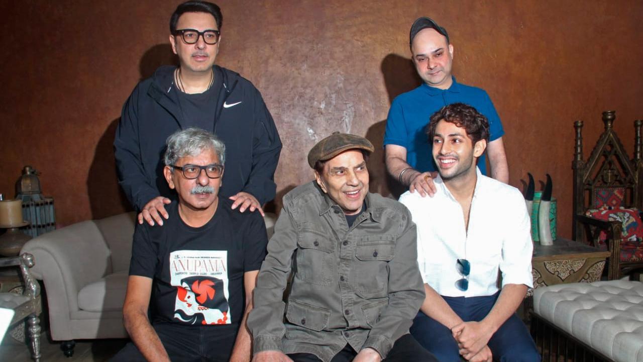Dharmendra, Jaideep Ahlawat, Agastya Nanda`s Ikkis cast gets bigger