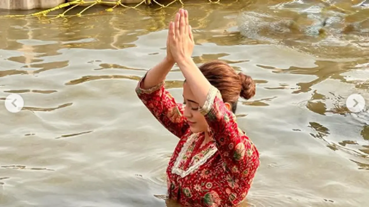 Shivangi Joshi reaches Mahakumbh, takes a holy dip in Triveni Sangam