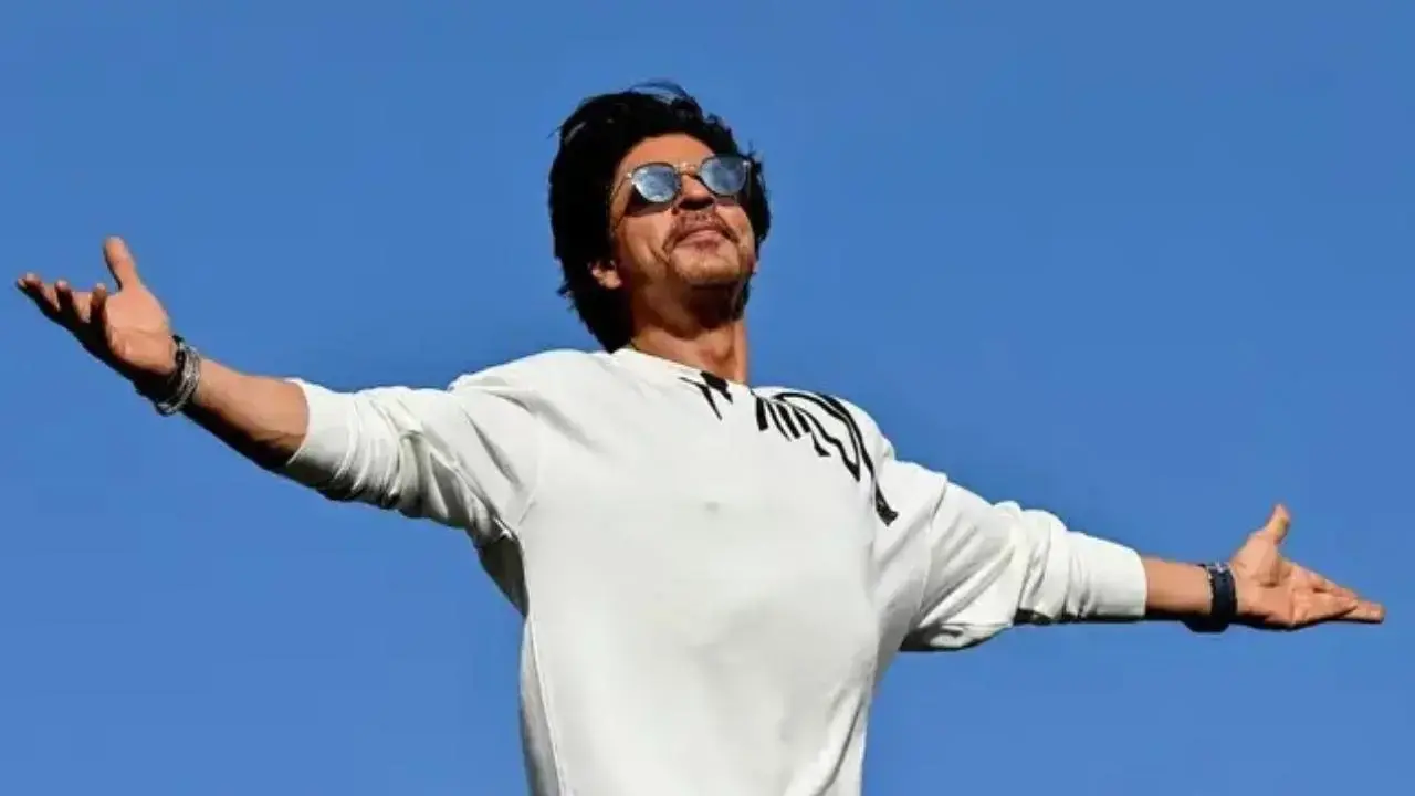 SRK skips Mannat tradition, wishes ‘Eid Mubarak’ to fans through social media