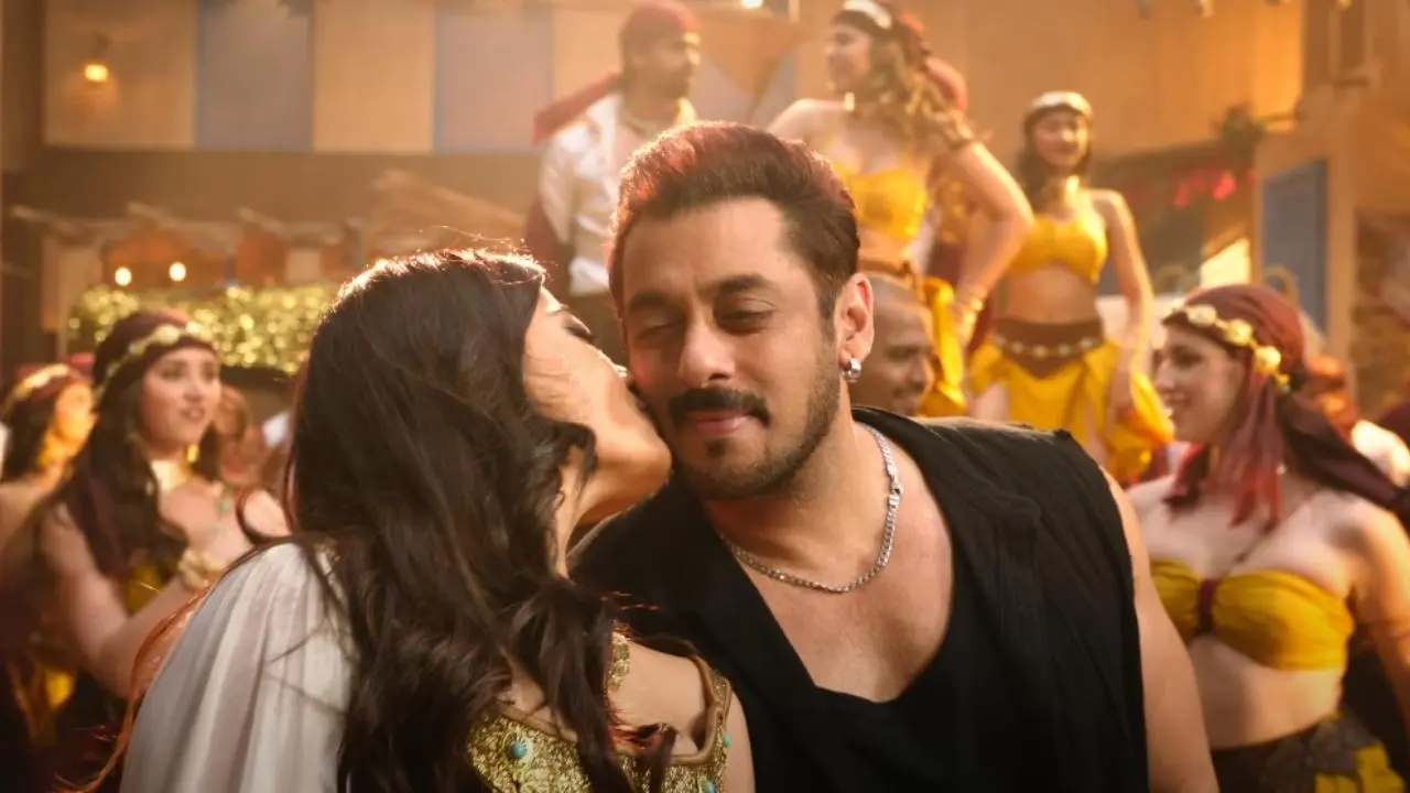 Sikandar Naache: Salman Khan is back with yet another signature dance move