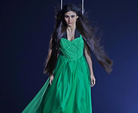 Mouni Roy performs her own stunts in upcoming horror-comedy `The Bhootnii`