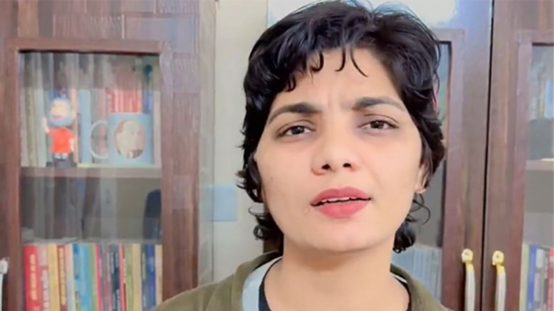 Sedition case filed against folk singer Neha Singh Rathore - Public TV English