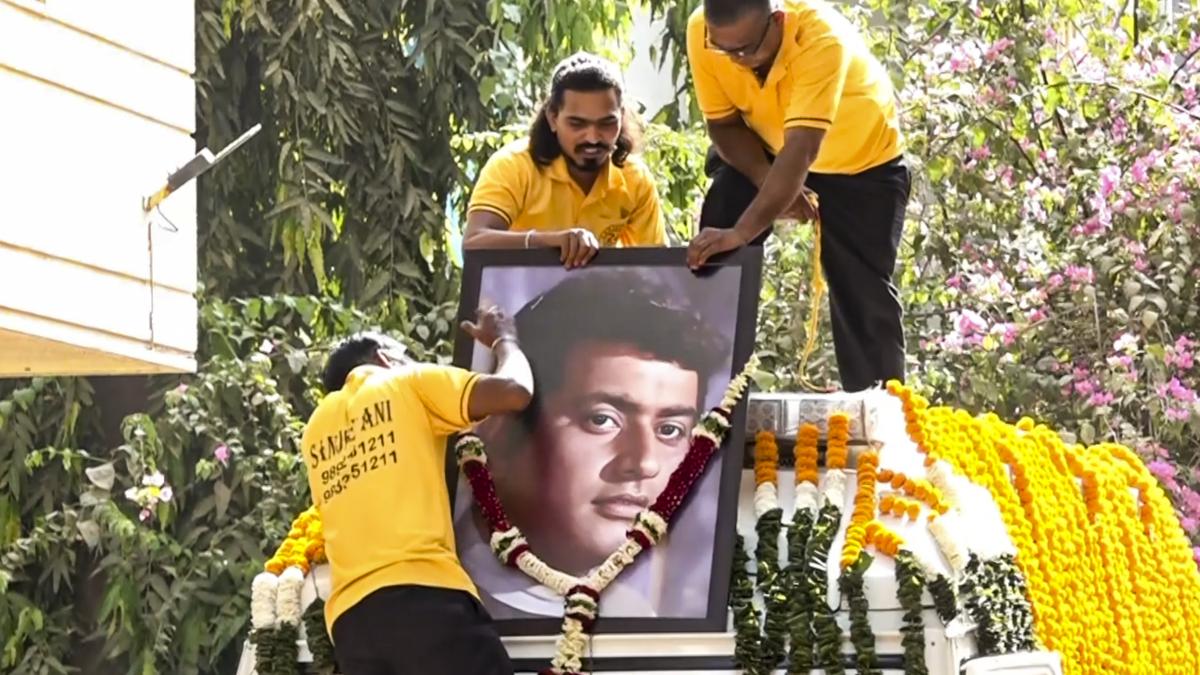 Veteran actor Manoj Kumar cremated with state honours