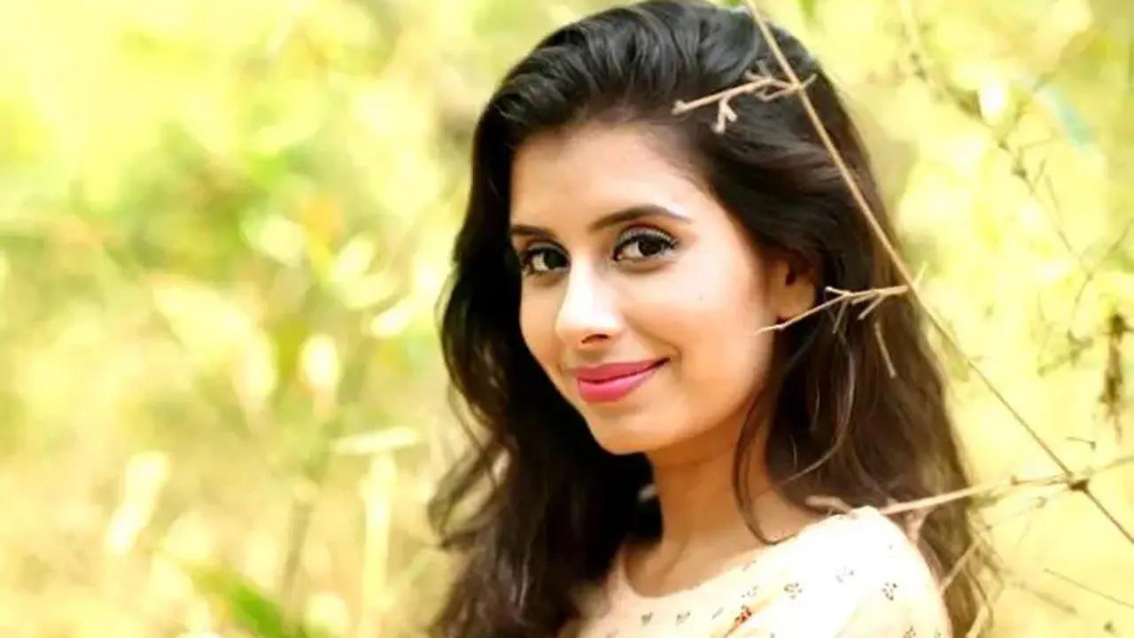Watch! Sushmita Sen’s ex-sister-in-law Charu Asopa sells clothes