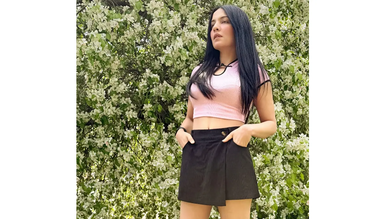 Celina Jaitly`s son is shocked to see mama`s new pants