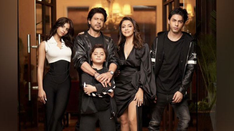 'I am a joke in my house': SRK shares hilarious confession about his kids at WAVES 2025 - Public TV English