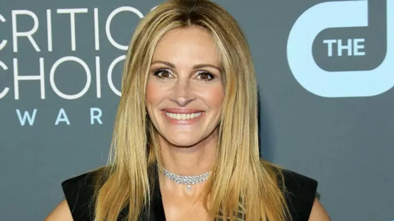 Julia Roberts` pooch passes away, ex-husband Daniel Moder consoles the actress