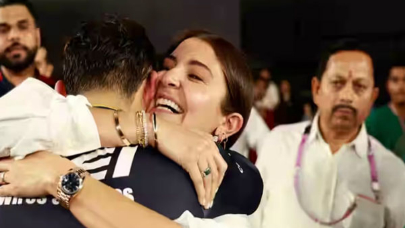 'This is very special for her as well': Virat Kohli, Anushka seal IPL win with hugs, kisses - Public TV English